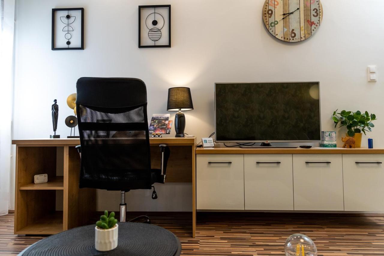 Wanderer Station Apartment Debrecen Ngoại thất bức ảnh