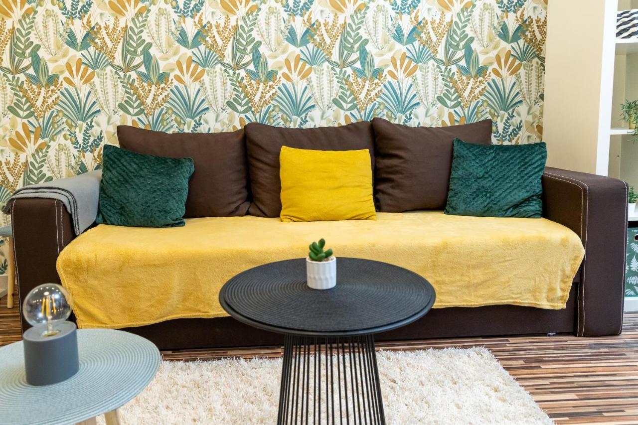 Wanderer Station Apartment Debrecen Ngoại thất bức ảnh