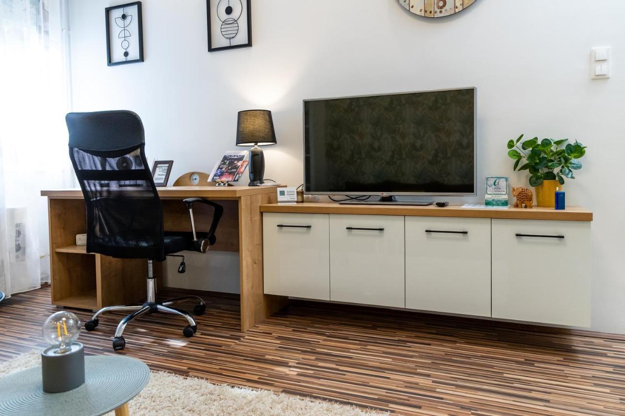 Wanderer Station Apartment Debrecen Ngoại thất bức ảnh